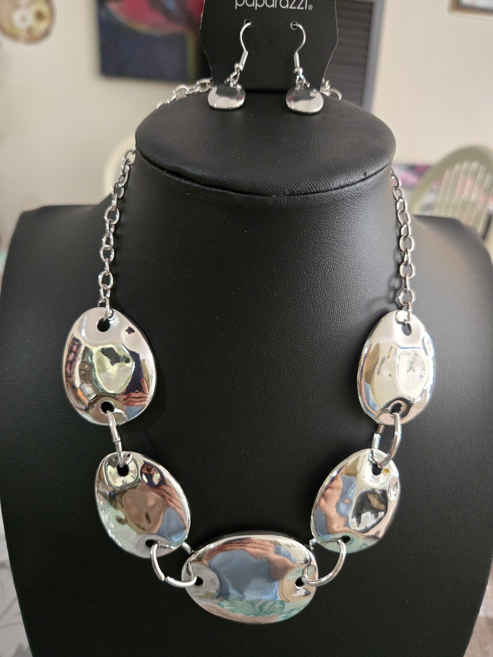 paparazzi Shiny Silver Oval Link Necklace with Matching Drops